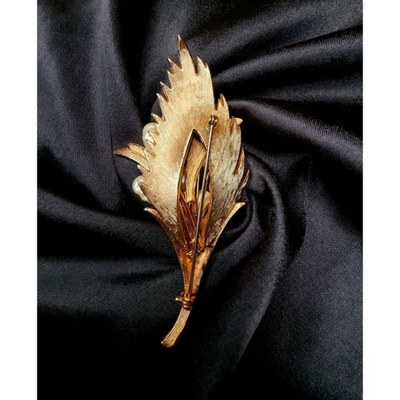 Rare Find Vintage 1950s-1960s Gold-Tone Brooch With Faux Pearl & Rhinestone Flor - Picture 6 of 6